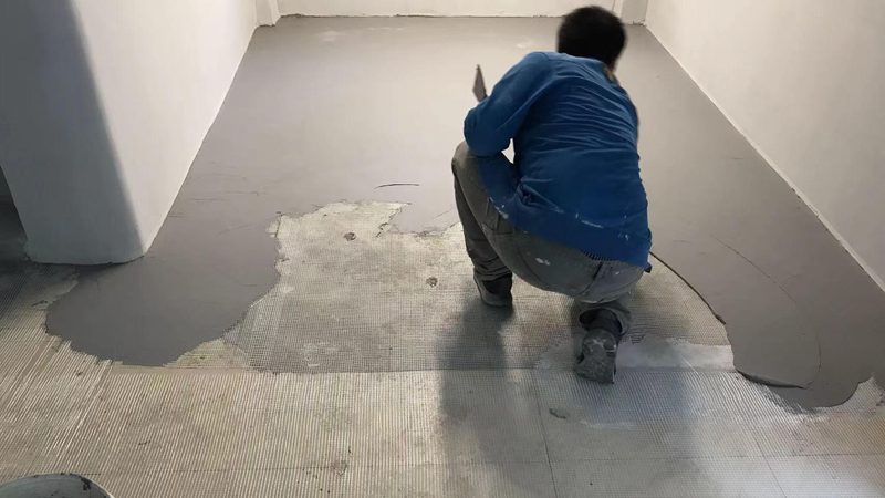 针对屋顶漏水问题，常见的修补方法有以下几种：